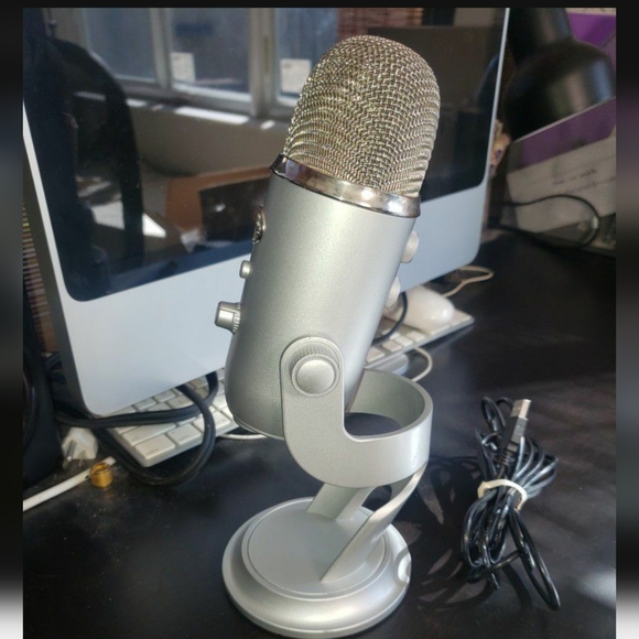 🎉HOST PICK🎉 Blue Yeti USB Microphone - Picture 4 of 9